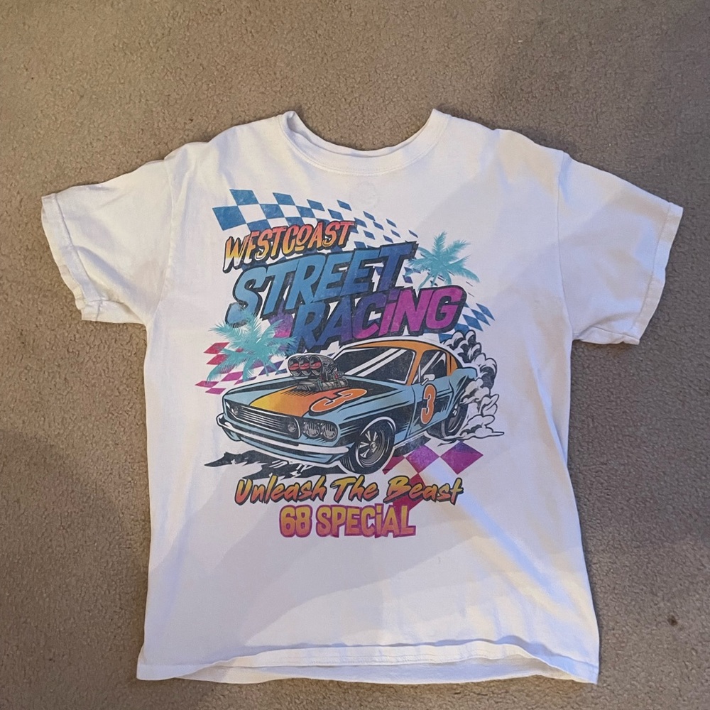 Cute graphic tee! From the brand doma!